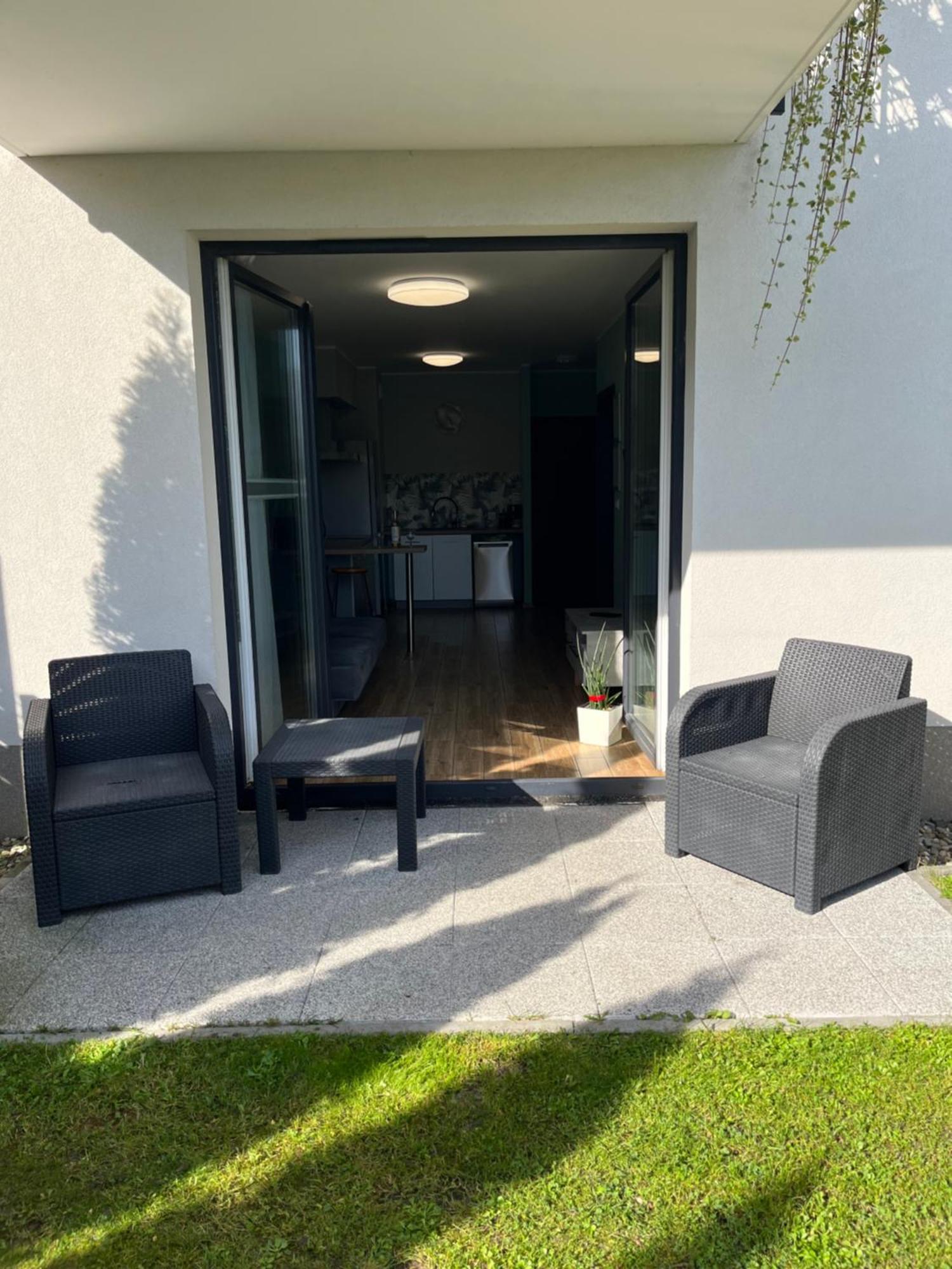 2 Tyskie Apartamenty Z Ogrodkiem Тичи Екстериор снимка